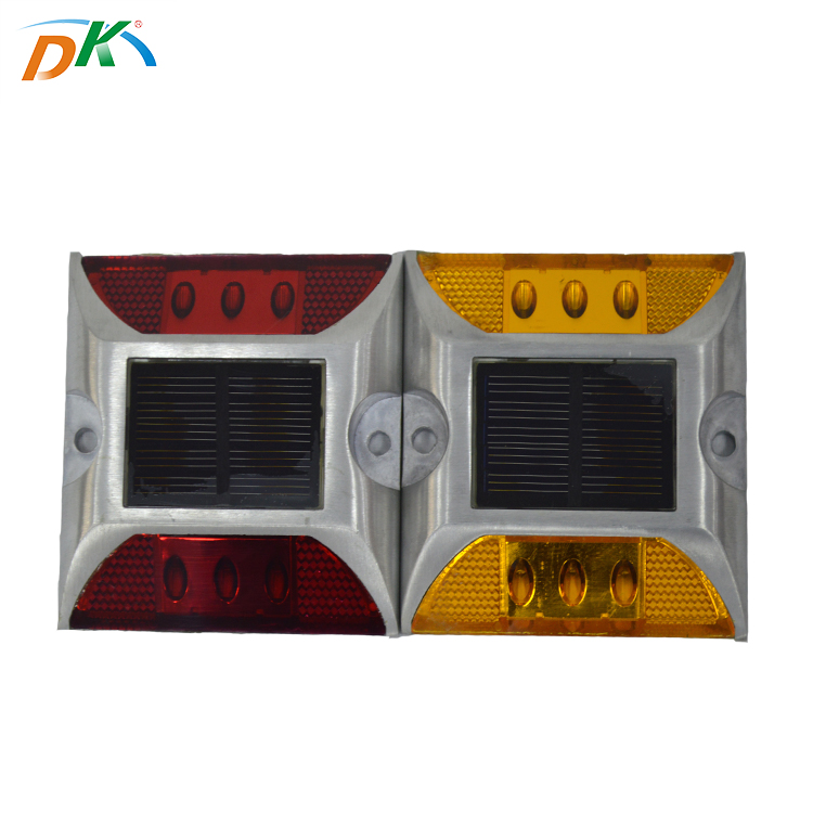 DK Road Stud Solar Led Warning Traffic Light For Roadway Safety