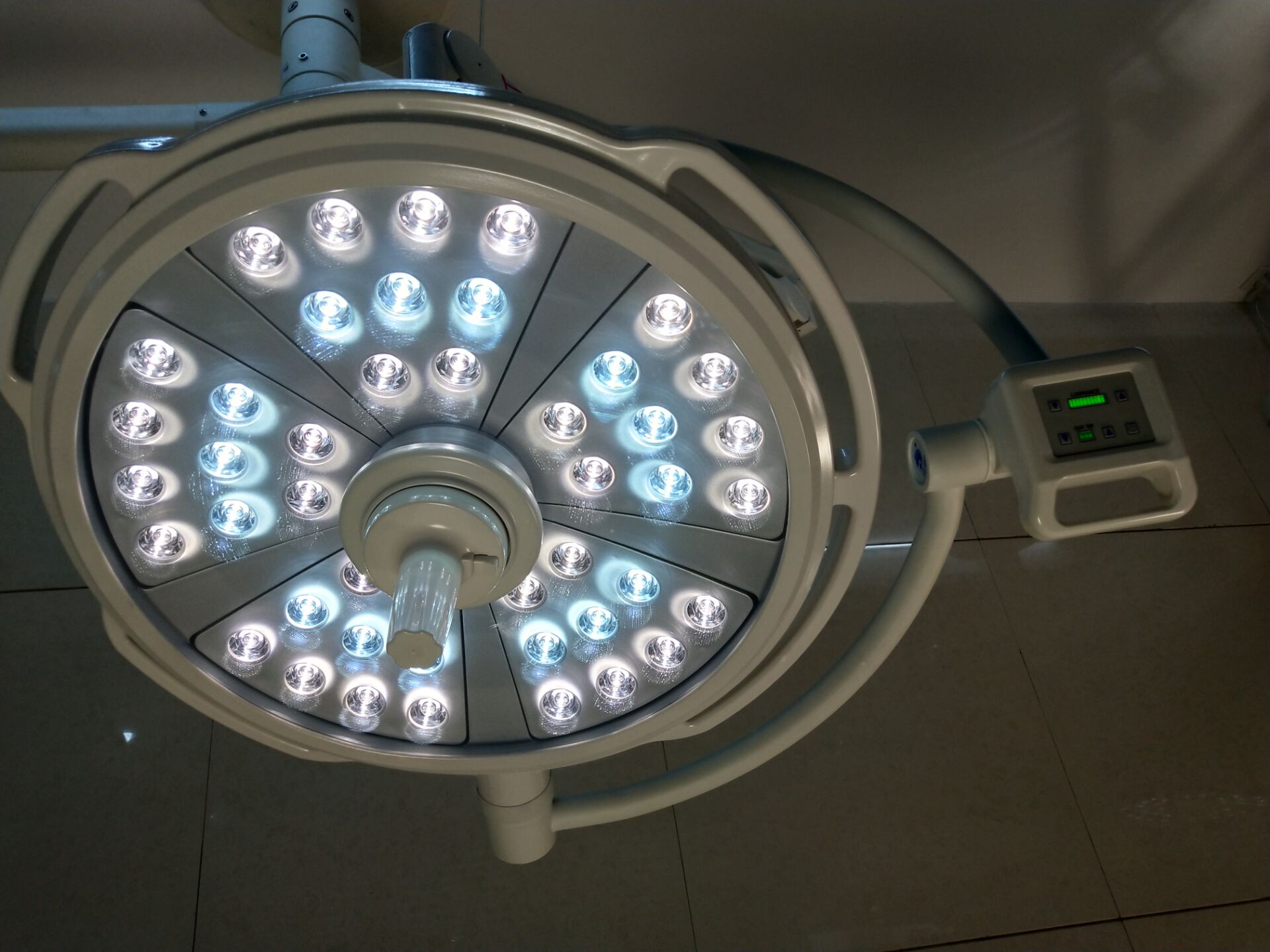 Ceiling shandowless led operation lamp