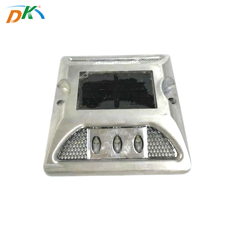 DK Aluminum Led Solar Road Stud With 3 Pcs Led Per Side Flashing Manufacturer