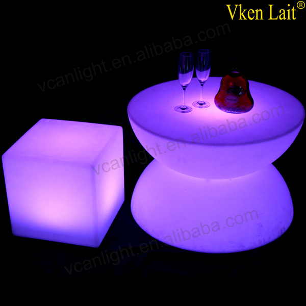 polyethylene sitting lighted rgb led cube with remote control