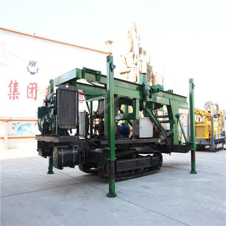 Tracked reverse circulation drilling rig