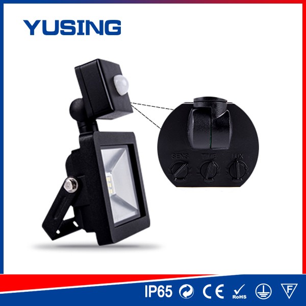 2 Years Warranty 1400 Lumen Black Aluminum Housing 20W LED Flood Light For Football Court