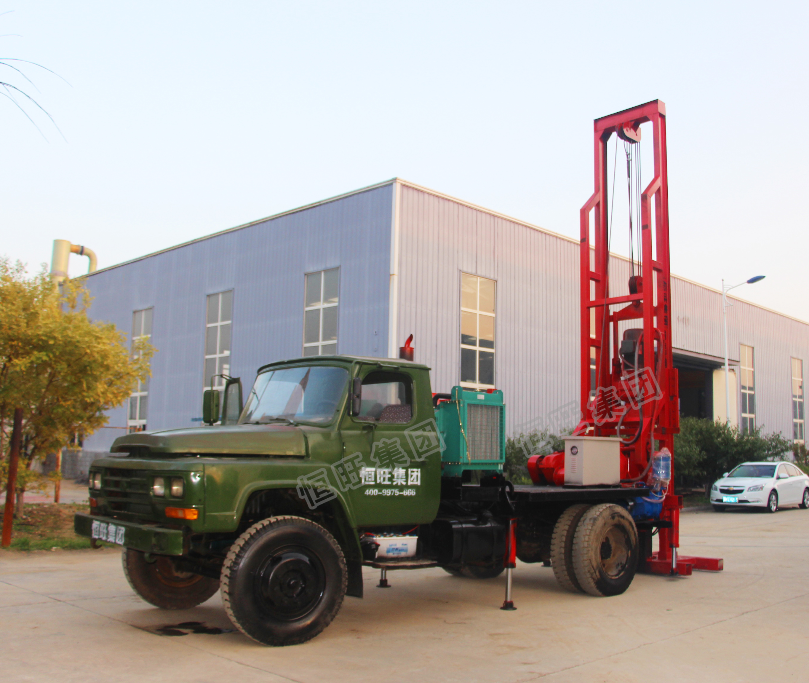 Tractor mounted hydraulic large diameter reverse circulation drilling rig