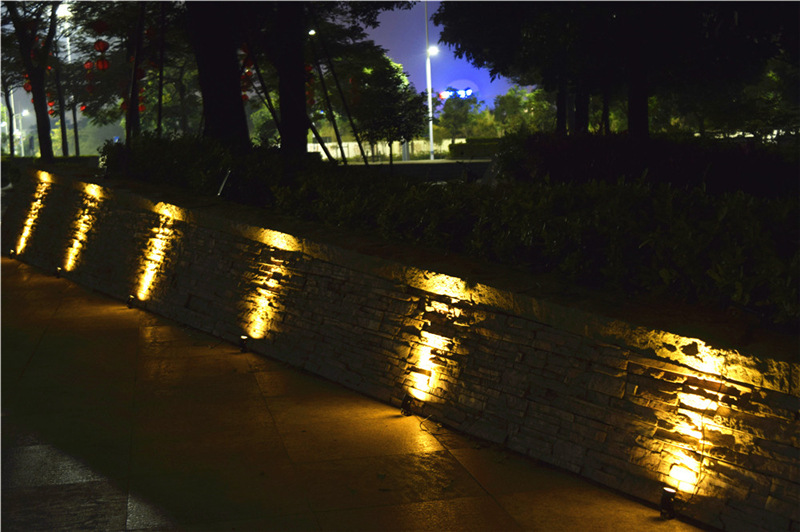 solar lawn light