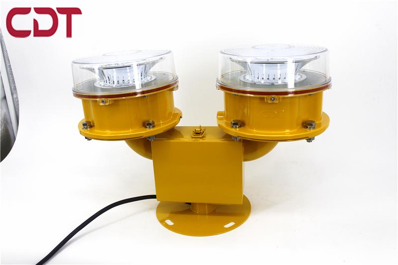 Dual medium intensity obstruction light red led 2 000 cd candela light for tall buildings, cranes and wind turbines