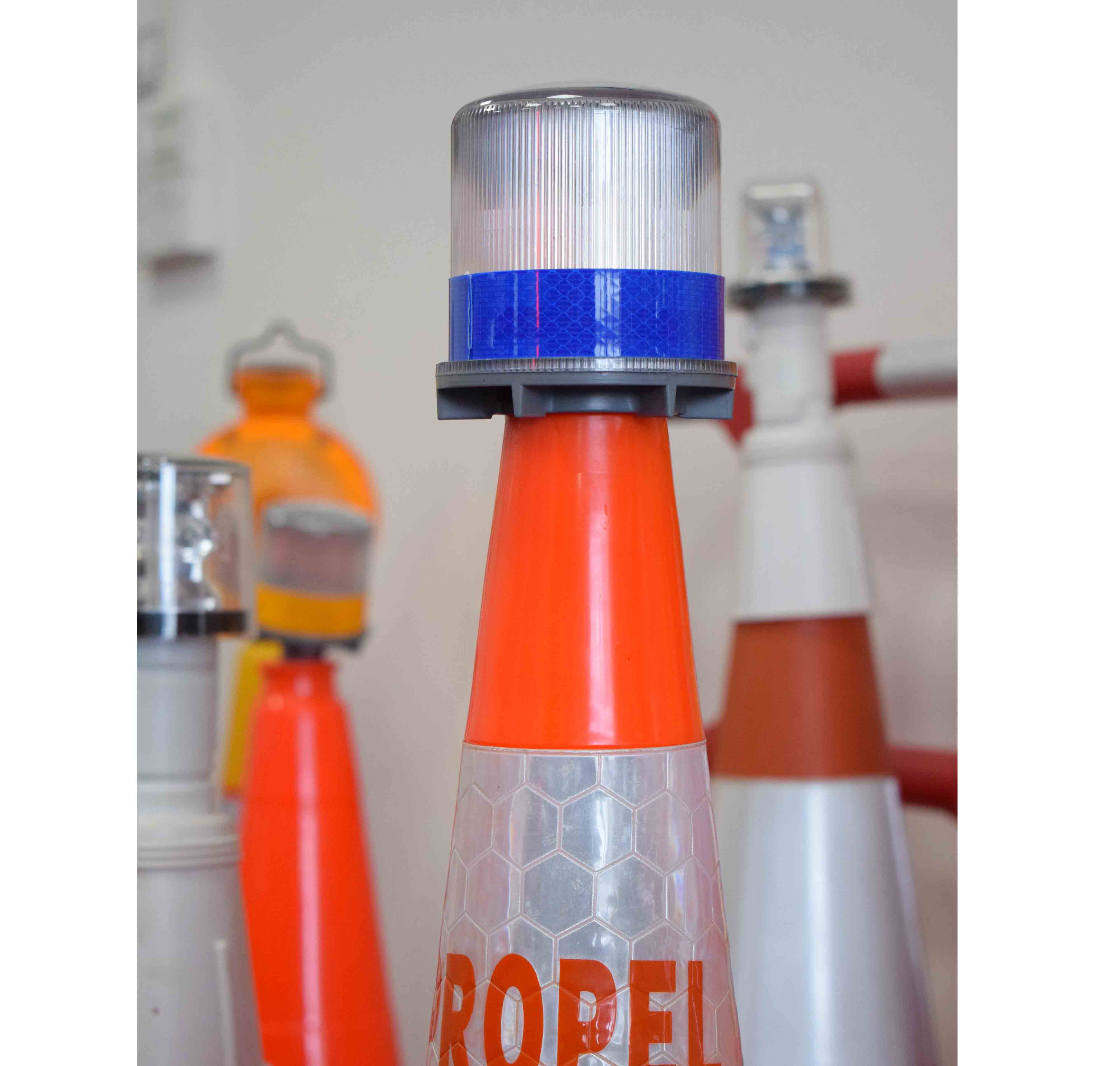 DK solar flashing traffic cone light for roadway safety