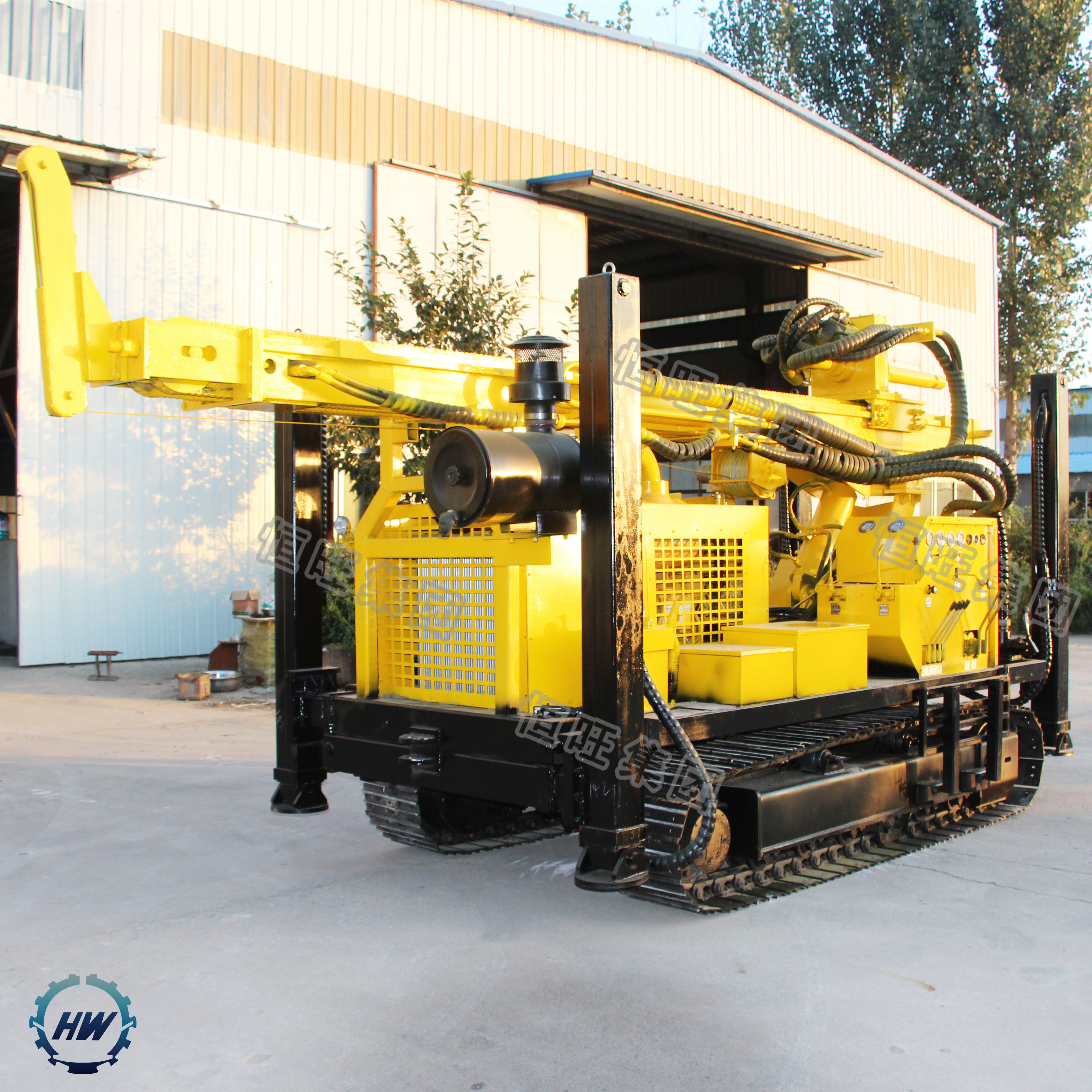 Crawler 500M depth capacity DTH drilling rig