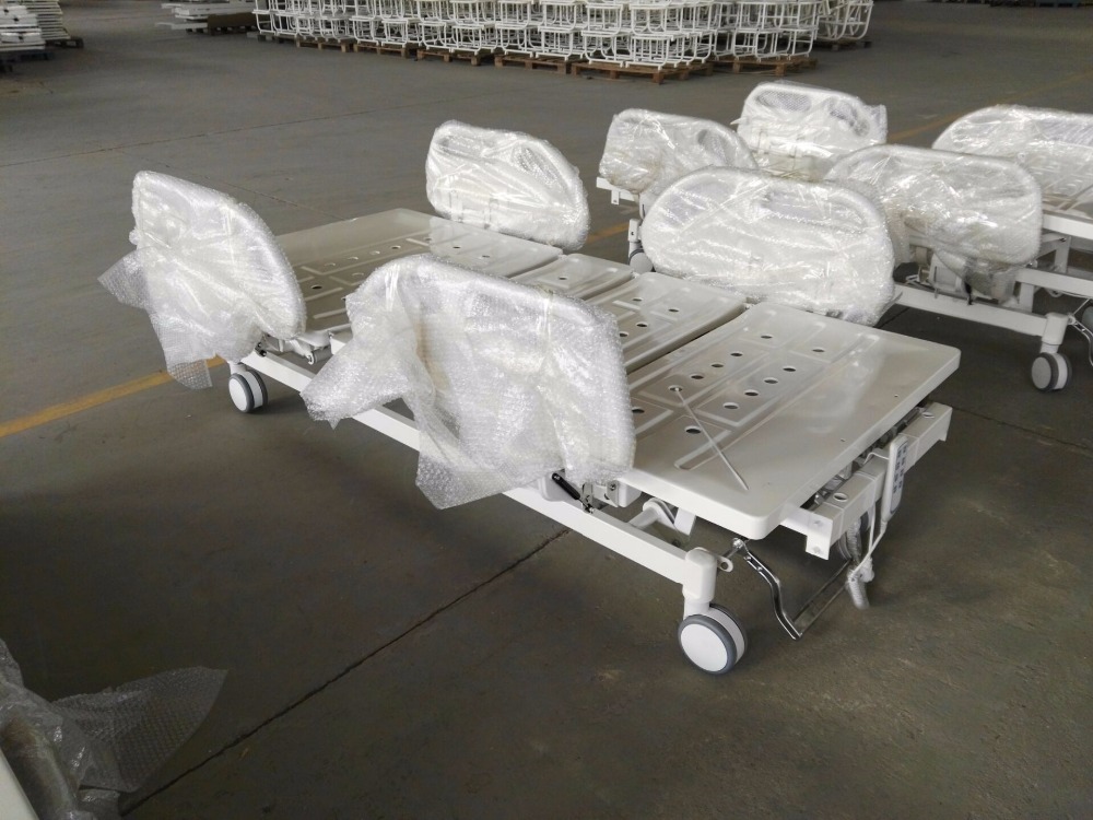 Medical manual hospital bed with two shakes