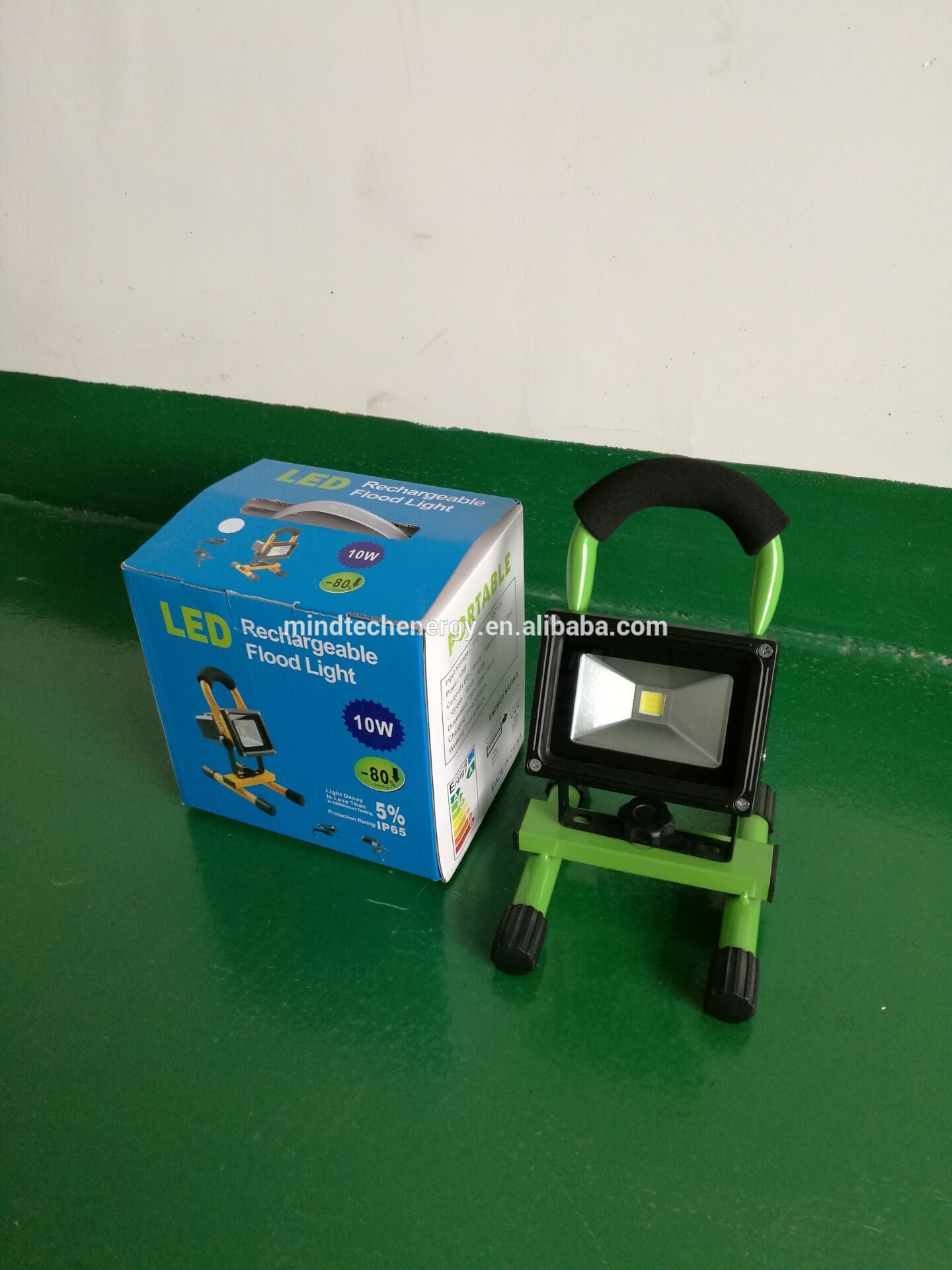 Portable LED flood light with solar panel for outdoor lighting