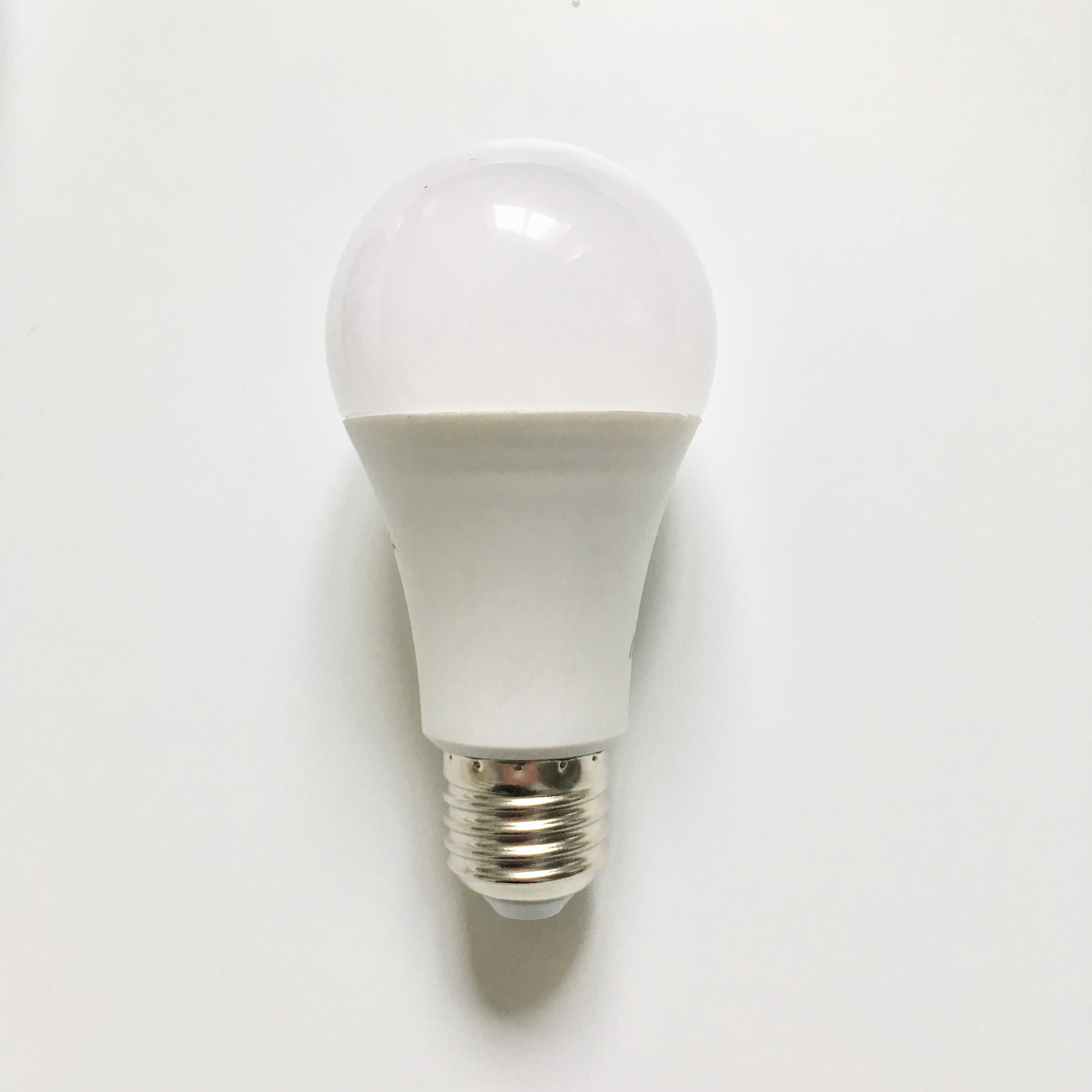 8000K Plastic+Aluminum LED Bulb Lighting A60 7W  LED Bulb with 2 years warranty