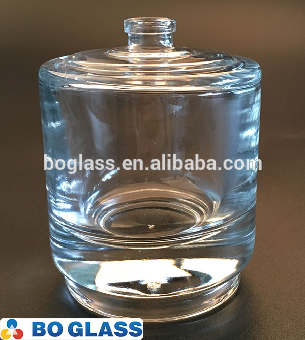 140 ml perfume bottle with spry