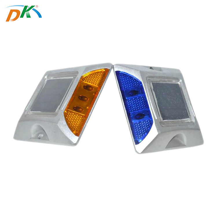 Solar powered wireless road stud light,led road lamp