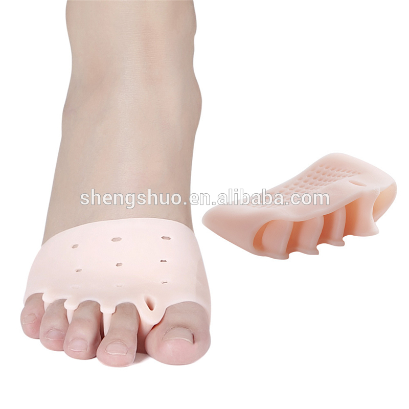 Latest Design 2pcs/Pair Silicone Comfortable Toe Braces 5-holes Toe Corrector For Foot Care