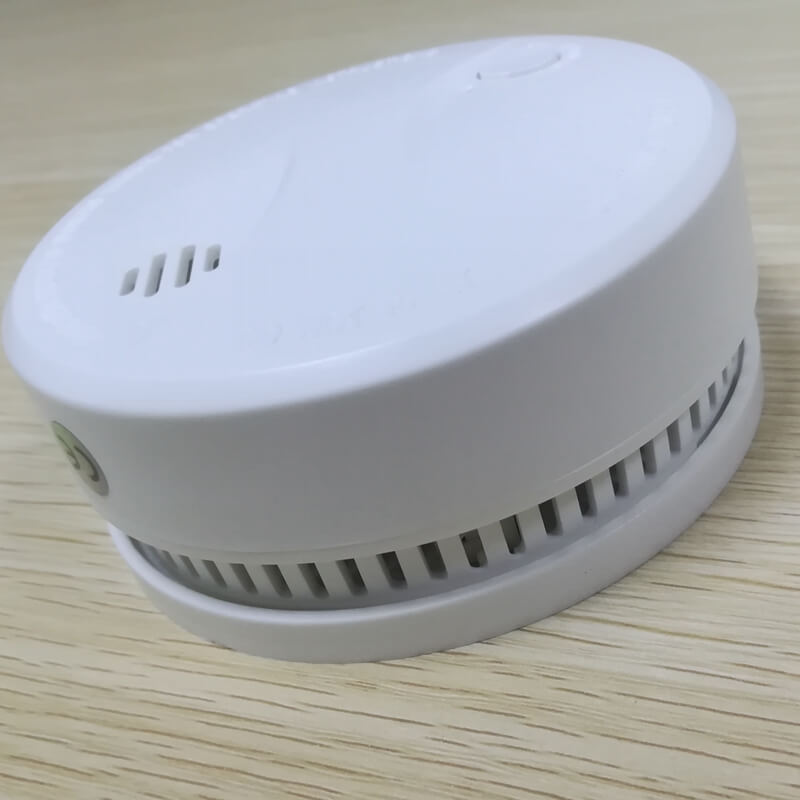 2020 new dubai smoke detector with aa battery smoke alarm with light