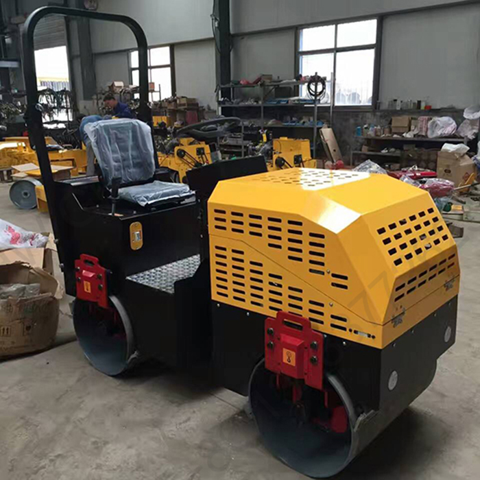 Gasoline engine/diesel engine ride on hydraulic double drum vibratory road roller compactor for sale