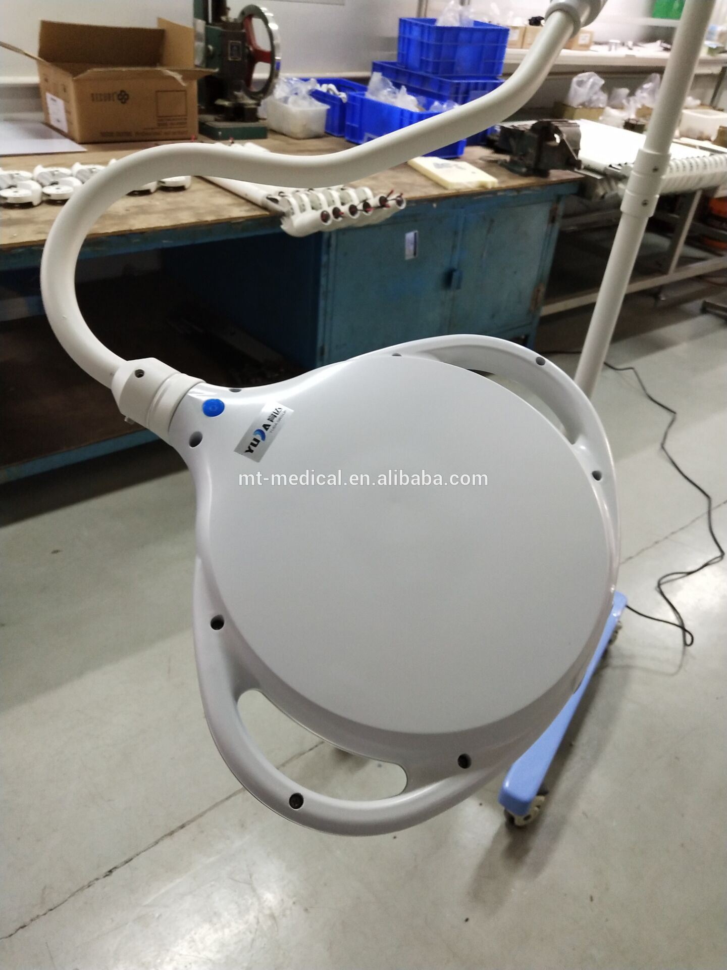 Mobile model LED examination lamp for gynecology