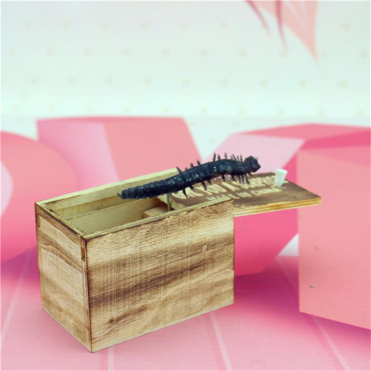 2019 New Arrival Wooden Scare box Joke Spider Prank Bug Scary Toy Scare Box with Spiders Lizards