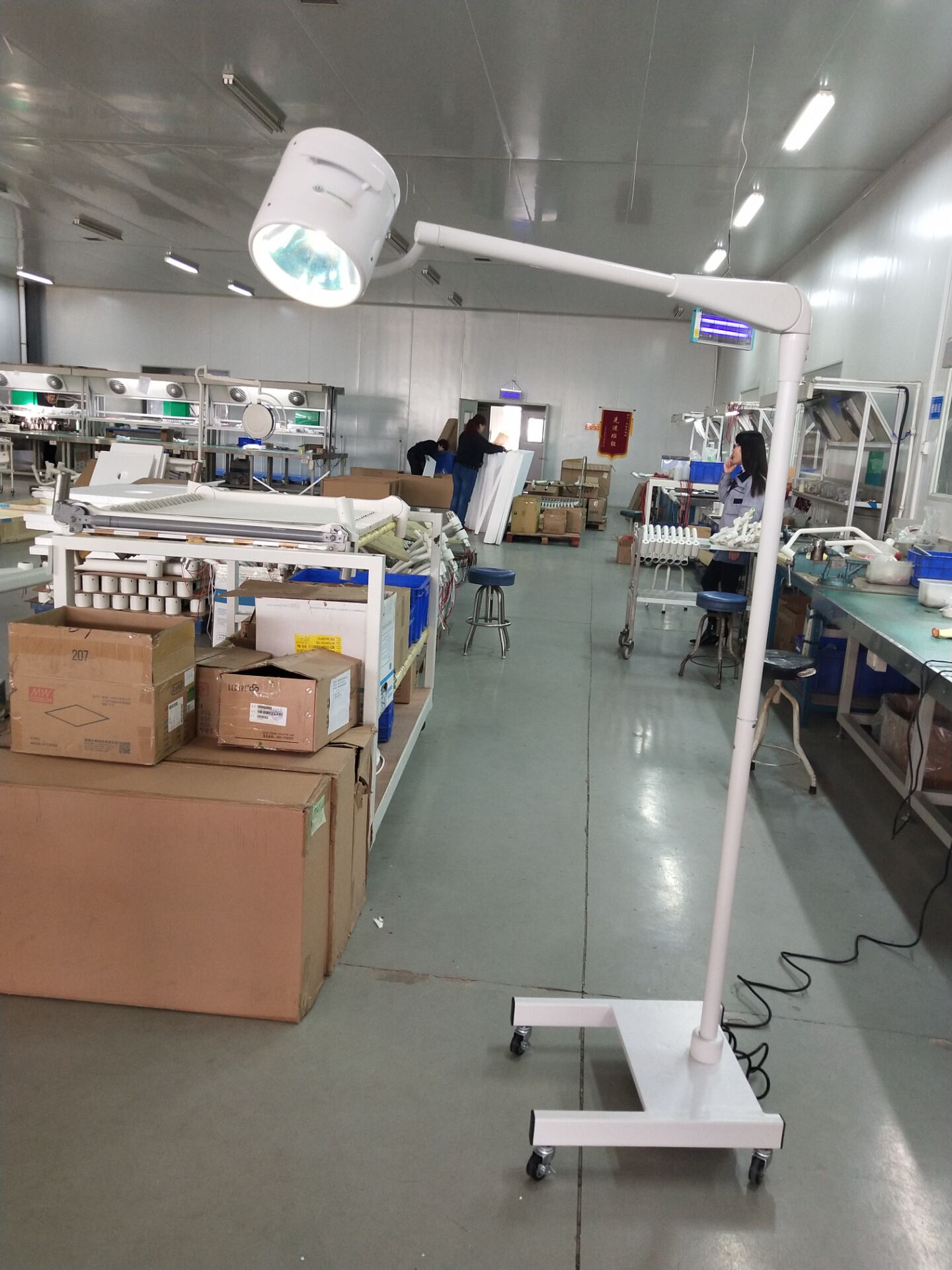 Mobile medical portable halogen examination lamp