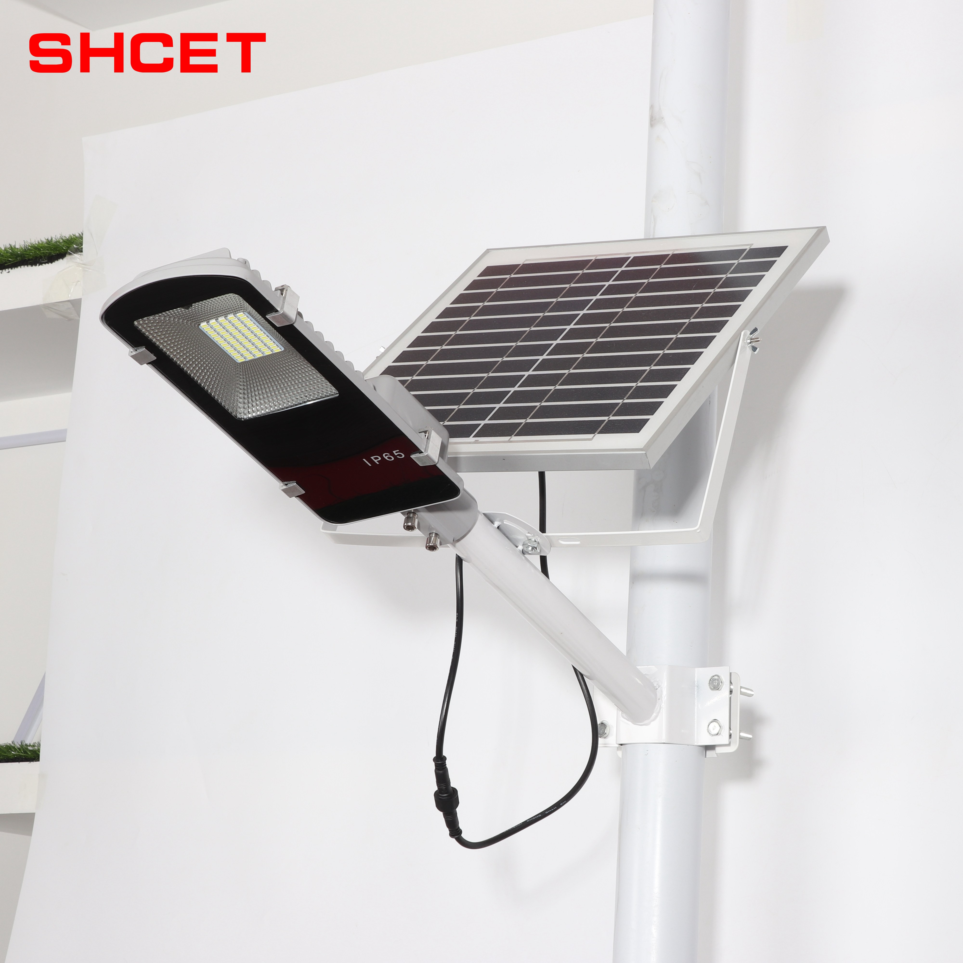 Factory Price Safety LED Solar Powered Street Light Outdoor Lighting