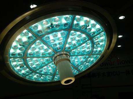 Hospital operating theatre ceiling surgical head lamp