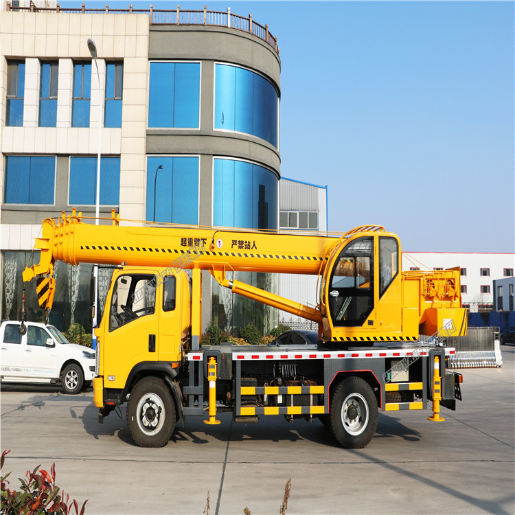 lattice boom truck crane  12ton crane truck for sale