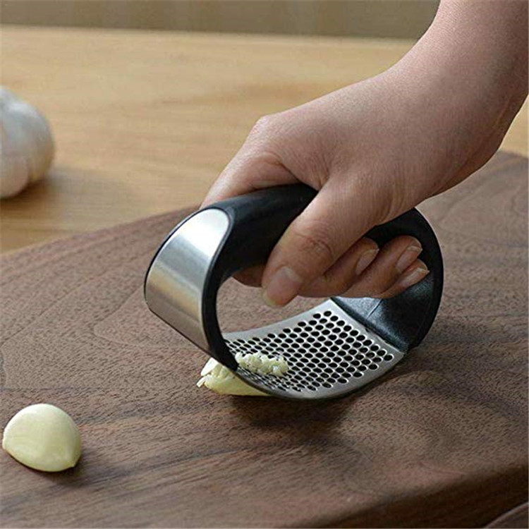 Stainless Steel Garlic Presses Manual Garlic Mincer Chopping Garlic Tools Curve Fruit Vegetable Tools Kitchen Gadgets