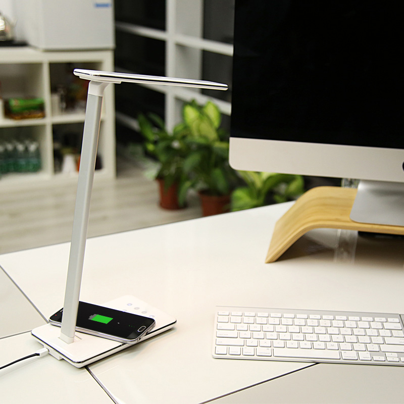 Wireless night light USB charger light of office desk lamp