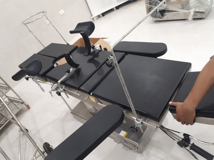 Stainless steel hydraulic berchtold surgical tables in hospital manual operating table