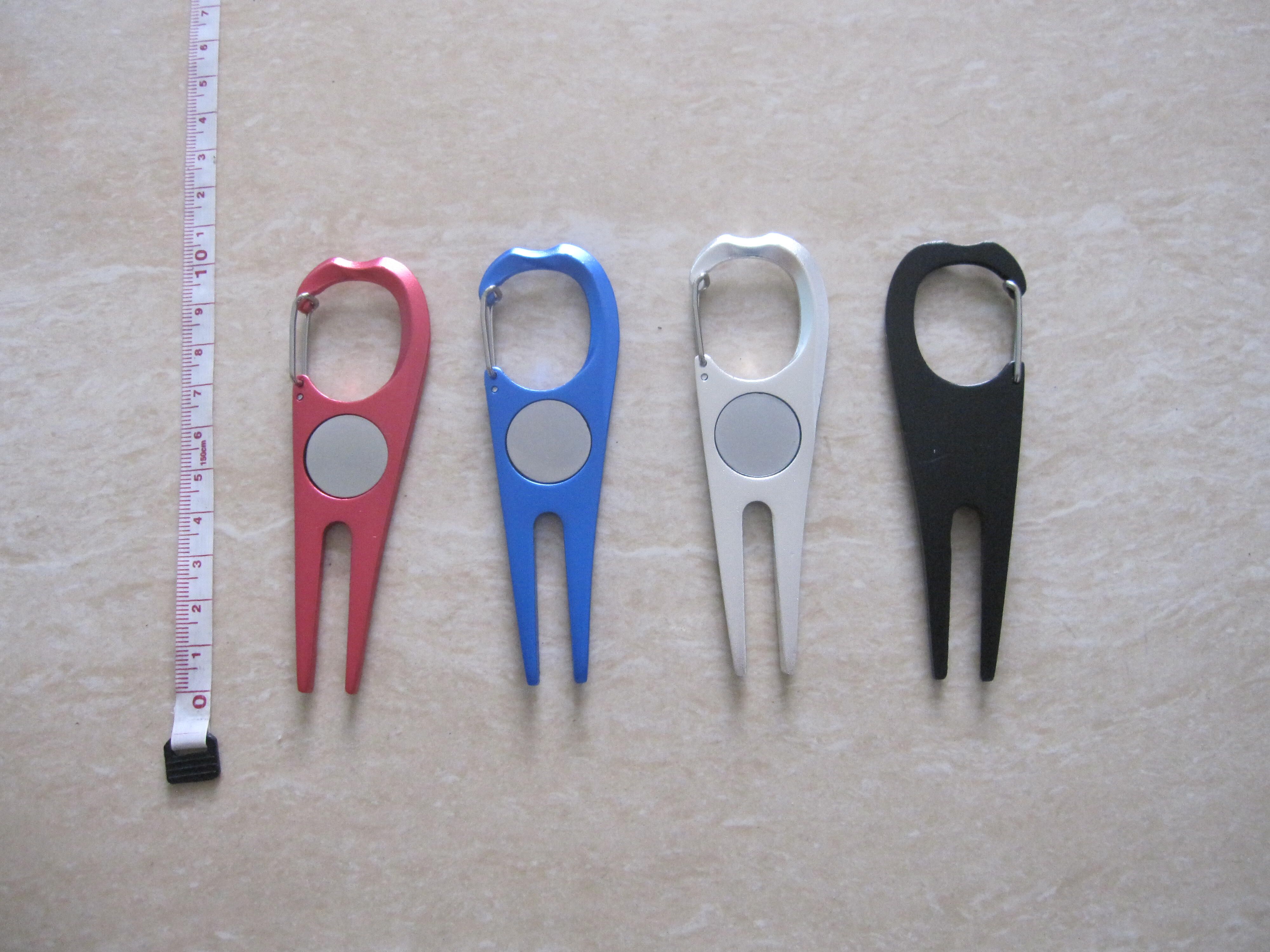 Aluminium automatic retractable golf divot tool