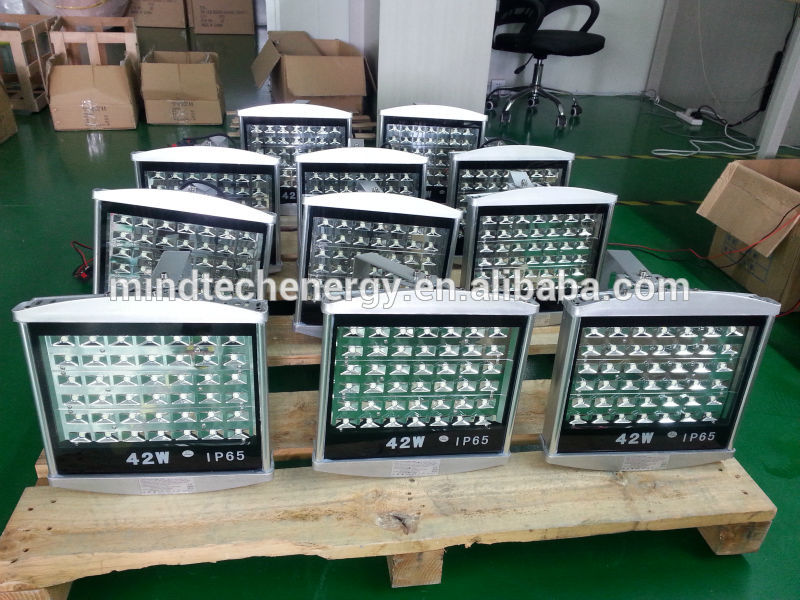 Outdoor solar power integrated LED street light