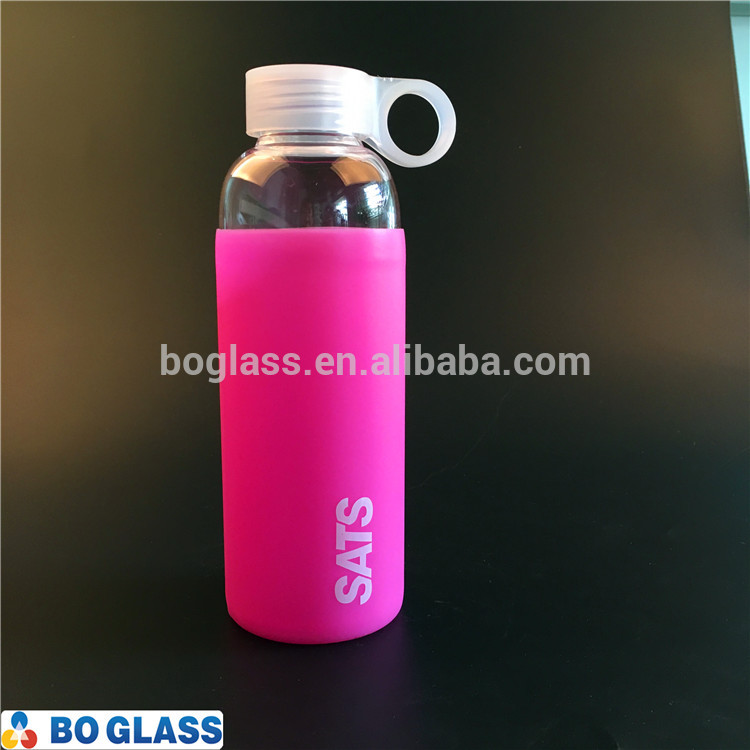 china suppliers borosilicate glass water bottle with silicone sleeve and plastic cap