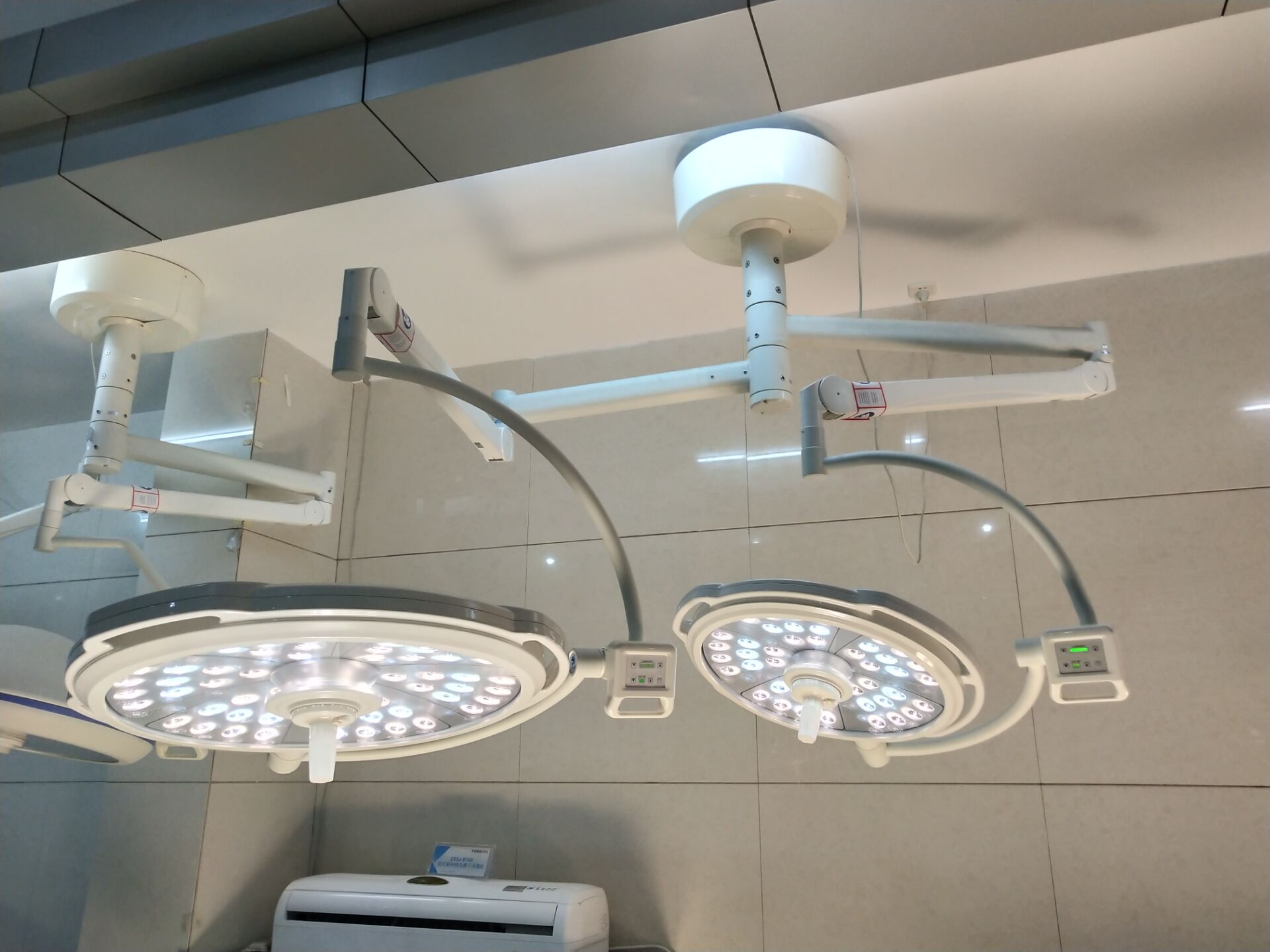 Ceiling single head shandowless operating led lamp