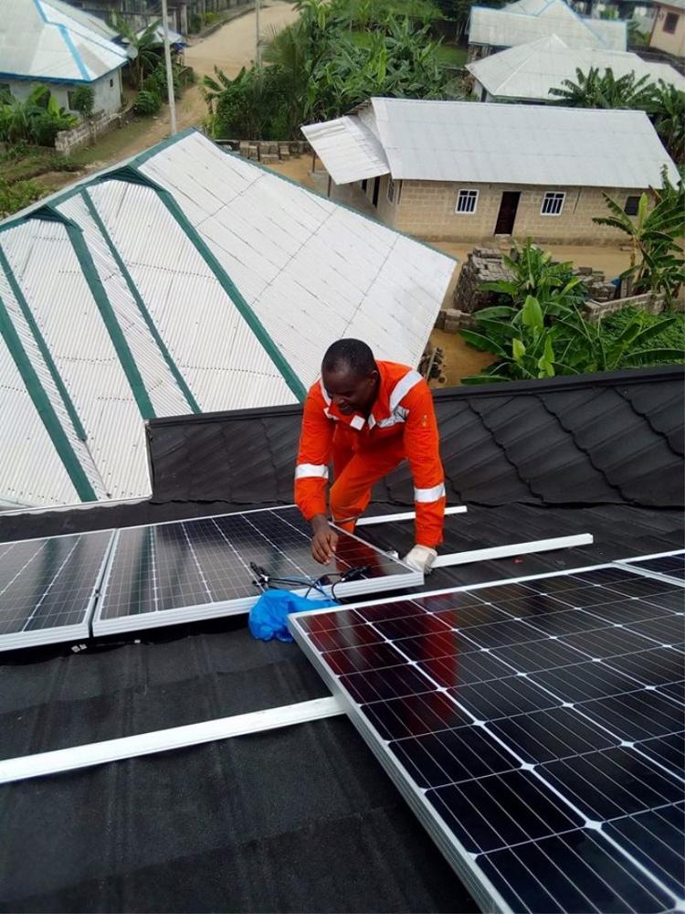 1KW 1.5KW 10KW 20KW Solar Tracking System, Solar Panel System 1500W