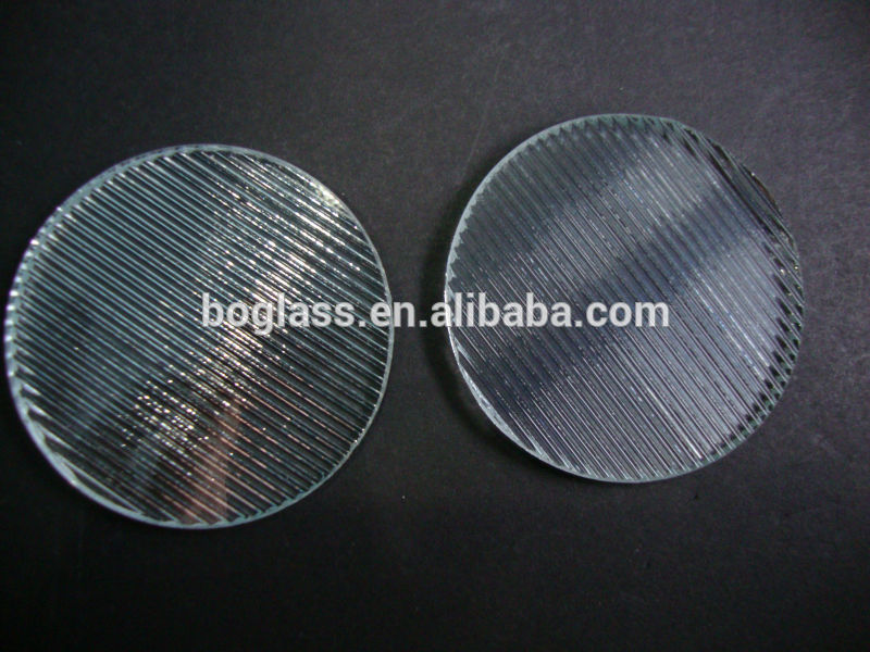 glass linear spreader lens of low-iron glass material