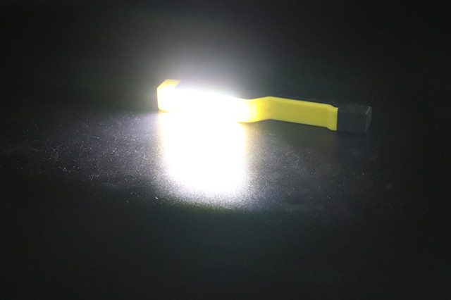 COB clip pen light with magnet on bottom