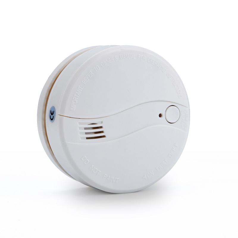 home use independent smoke detector with easy battery replacement