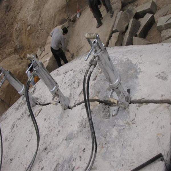 Hydraulic splitting machine rock splitter for sale in India