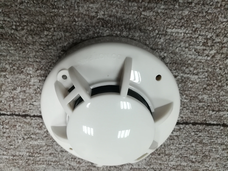 High quality 2 Wired Network optical smoke alarm above cooker