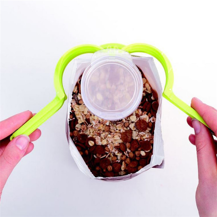 Easy to pour out Fresh Keeping Sealer Clamp Kitchen Food bag Locker Plastic Sealing Clip for food storage bag