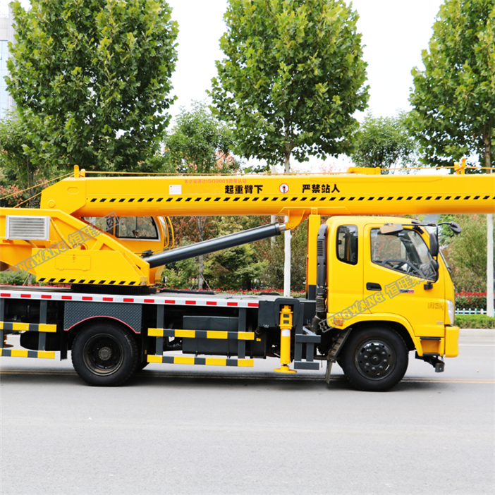 HW  Brand  DongFeng mini truck mounted crane,small truck crane,truck with crane