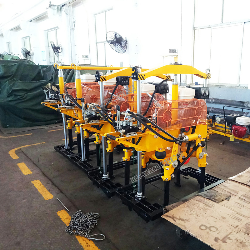 Hydraulic ballast railway tamping machine