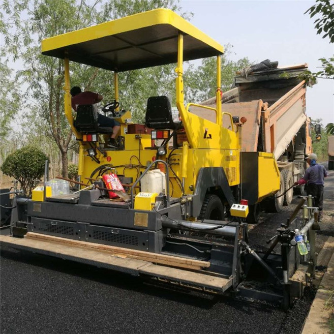 Chinese crawler asphalt road paver paving machine for sale