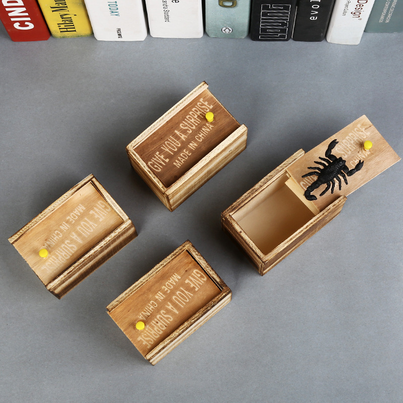 Lifelike Funny Surprise Bag Boxes Toy Wooden Prank Spider Scorpion Mouse centipede Scare Box Case Joke