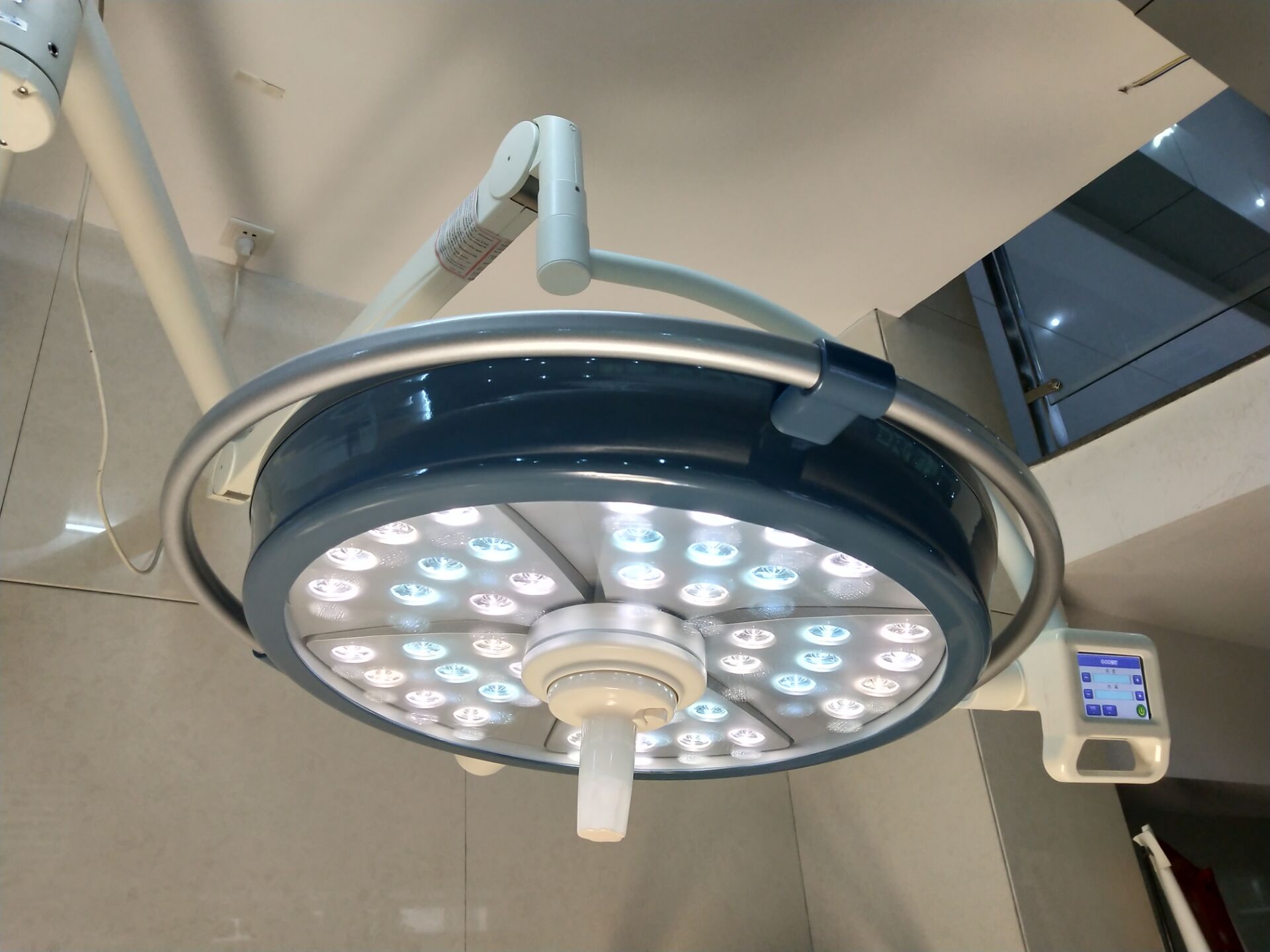 Hospital cold and warm light source dual dome ceiling type OT light for operation room