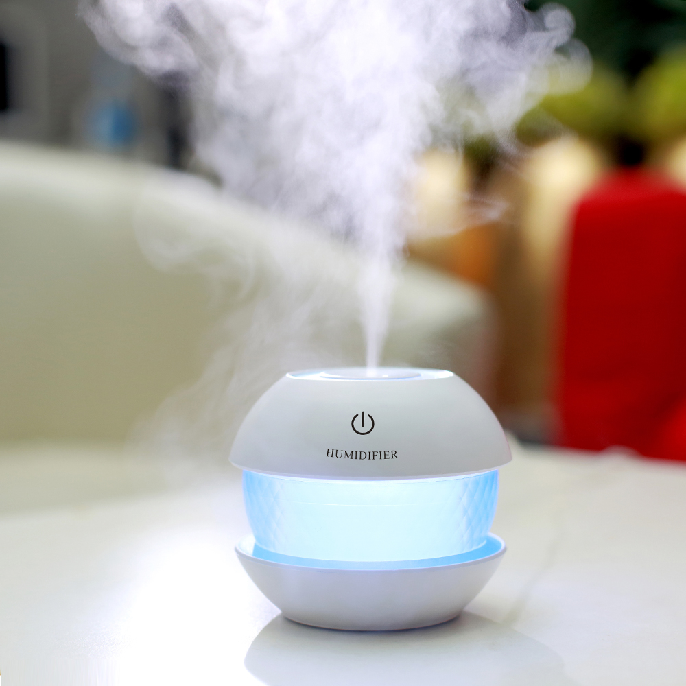 New arrivals 2018 cool magic handheld mini car air humidifier with light