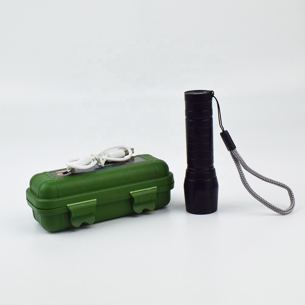 Small and Light Easy to Carry Rechargeable LED Flashlight for Outdoor Camping