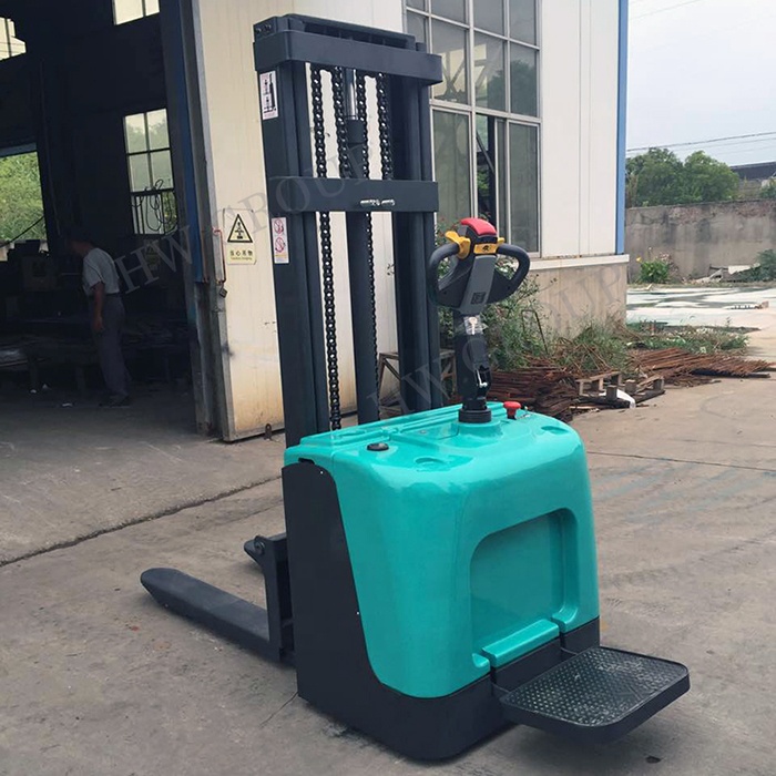 Self loading fully electric pallet stacker 3 ton