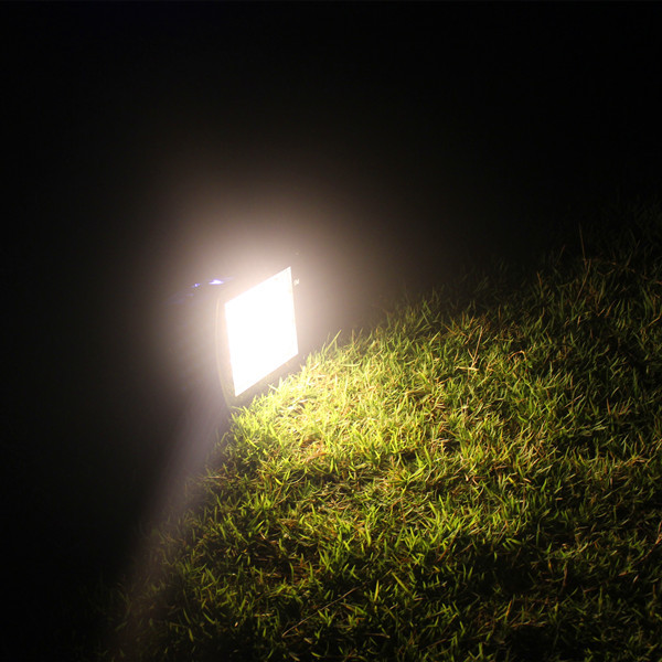 Hot Sale Outdoor IP65 Solar Powered Led Projector Lamp