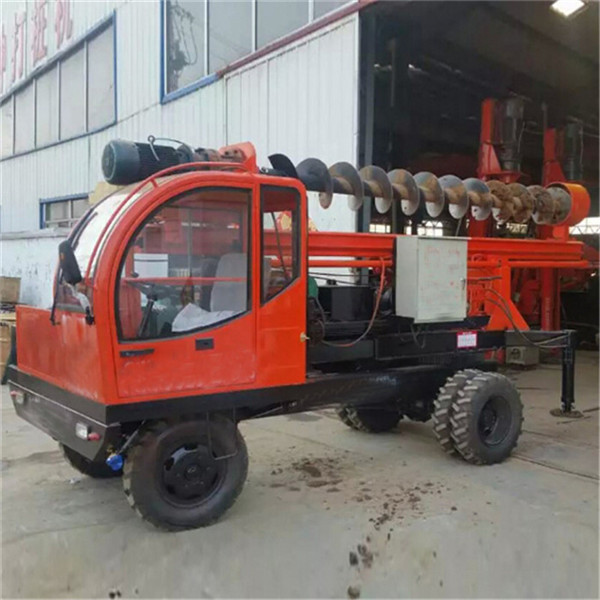 Hydraulic pile driver used for screw pile drilling