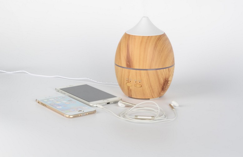 300ml Dark Wood Grain Aroma Diffuser Ultrasonic Humidifier with Soothing Color LED Light for Repelling Insects and Rodents